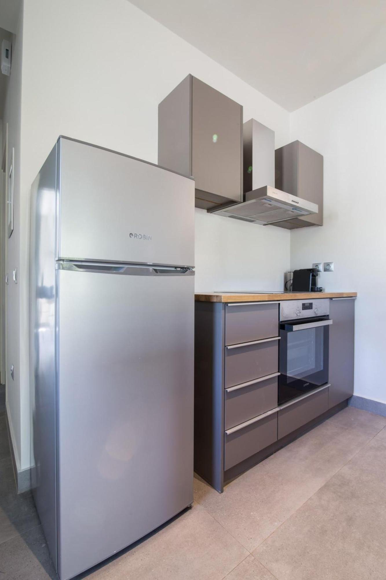 Blue Symphony Suites Apartments 尼基亚娜 外观 照片