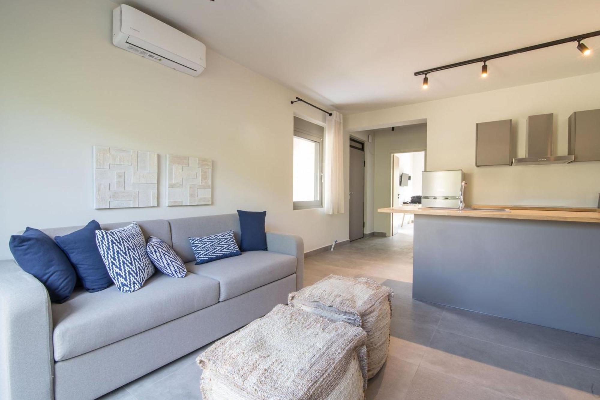 Blue Symphony Suites Apartments 尼基亚娜 外观 照片