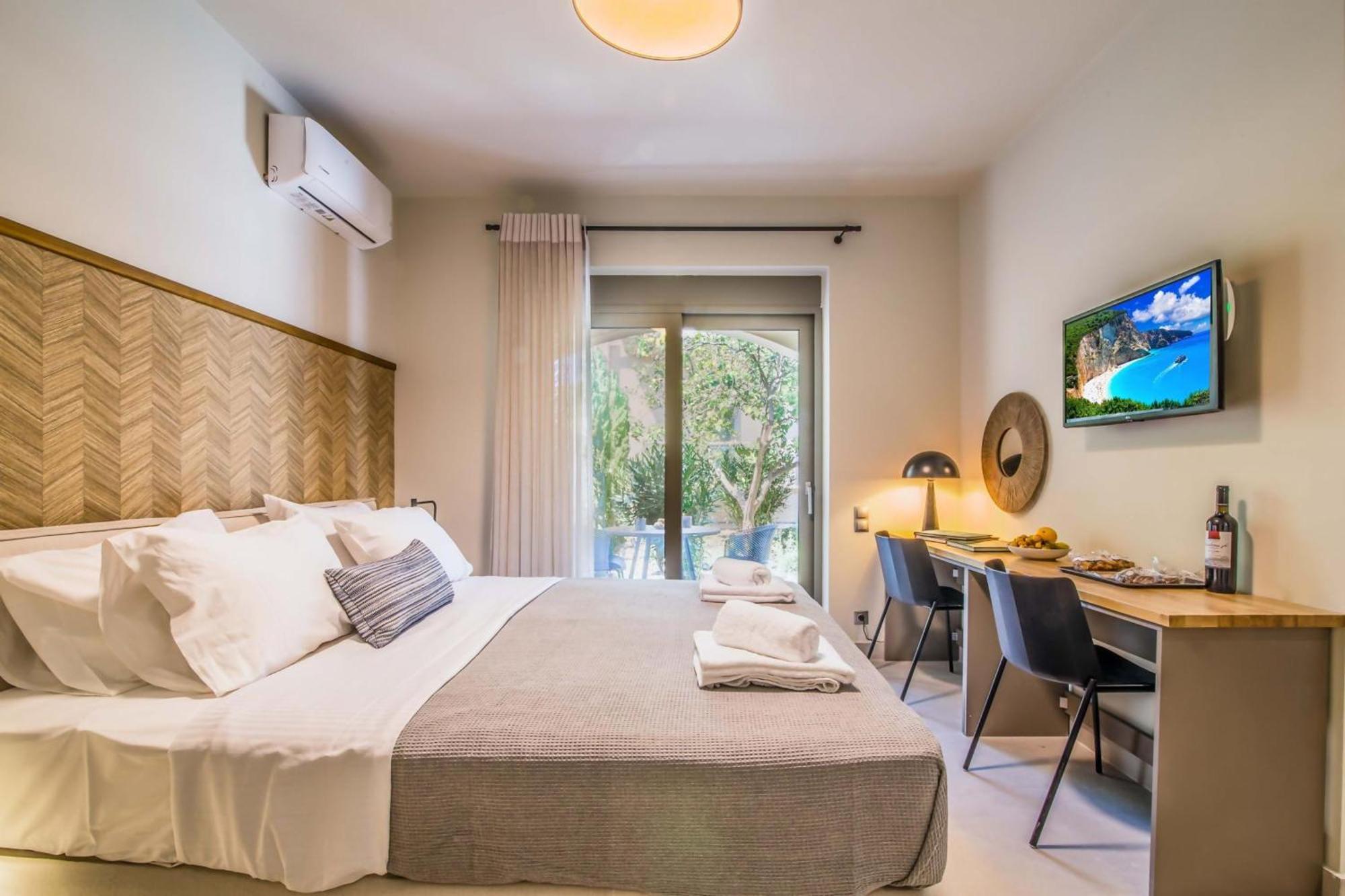 Blue Symphony Suites Apartments 尼基亚娜 外观 照片